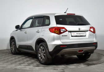 Подержанный автомобиль Suzuki Vitara 2018 года (7 фото)