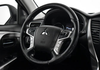 Подержанный автомобиль Mitsubishi Pajero Sport 2019 года (22 фото)