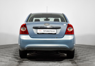 Подержанный автомобиль Ford Focus Sedan 2008 года (6 фото)