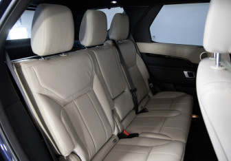 Подержанный автомобиль Land Rover Discovery 2018 года (12 фото)