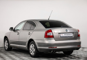 Подержанный автомобиль Skoda Octavia Liftback 2010 года (6 фото)