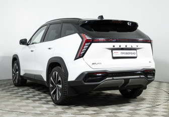 Подержанный автомобиль Geely Atlas 2024 года (7 фото)