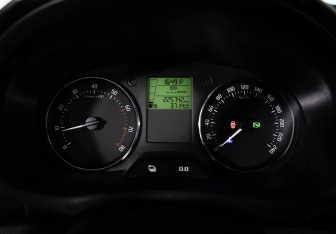 Подержанный автомобиль Skoda Fabia Hatchback 2012 года (11 фото)