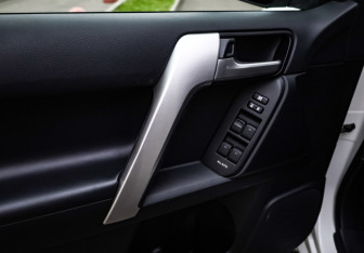 Подержанный автомобиль Toyota Land Cruiser Prado 2019 года (26 фото)