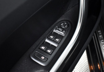 Подержанный автомобиль Peugeot 408 2013 года (10 фото)