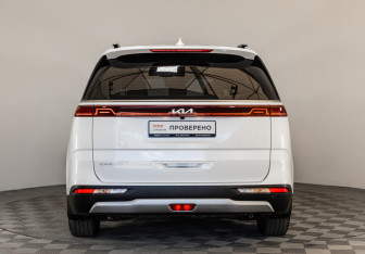Подержанный автомобиль Kia Carnival 2022 года (5 фото)