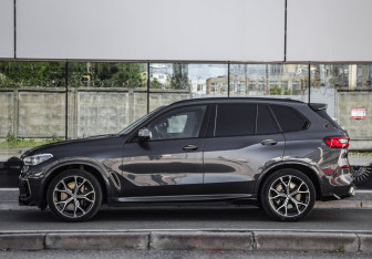 Подержанный автомобиль BMW X5 2019 года (9 фото)