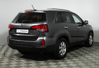Подержанный автомобиль Kia Sorento 2017 года (5 фото)