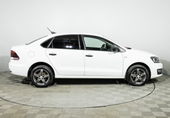 Подержанный автомобиль Volkswagen Polo Sedan 2019 года (4 фото)