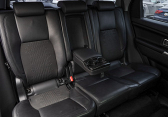 Подержанный автомобиль Land Rover Discovery Sport 2017 года (27 фото)