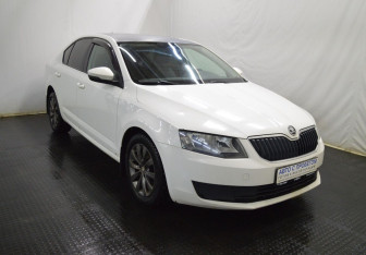 Подержанный автомобиль Skoda Octavia Liftback 2014 года (3 фото)