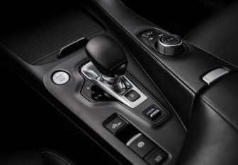 Подержанный автомобиль Infiniti QX50 2018 года (17 фото)