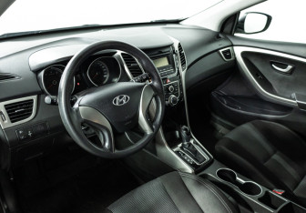 Подержанный автомобиль Hyundai i30 Hatchback 2015 года (11 фото)