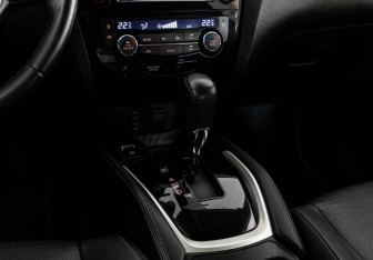 Подержанный автомобиль Nissan X-Trail 2016 года (14 фото)