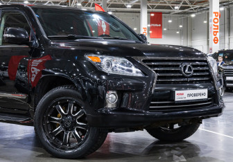 Подержанный автомобиль Lexus LX 2012 года (6 фото)