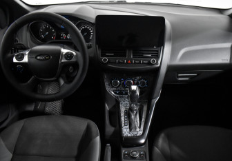 Подержанный автомобиль Ford Focus Hatchback 2012 года (15 фото)