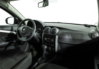 Подержанный автомобиль Nissan Almera Sedan 2017 года (9 фото)