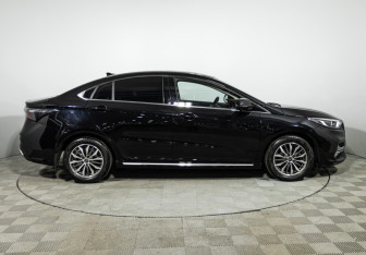 Подержанный автомобиль Omoda S5 2023 года (4 фото)