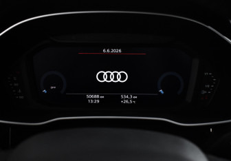 Подержанный автомобиль Audi Q3 2021 года (19 фото)