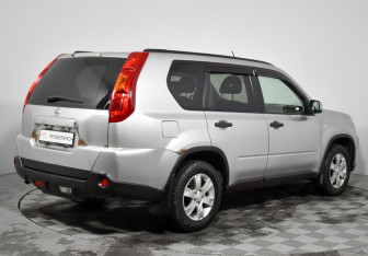 Подержанный автомобиль Nissan X-Trail 2008 года (5 фото)