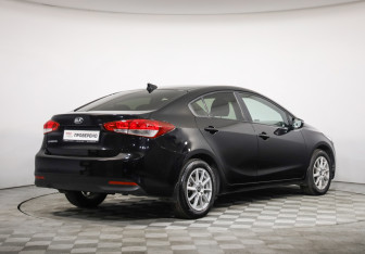 Подержанный автомобиль Kia Cerato Sedan 2018 года (5 фото)
