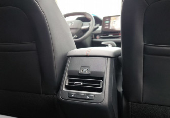 Подержанный автомобиль Changan UNI-S 2024 года (16 фото)