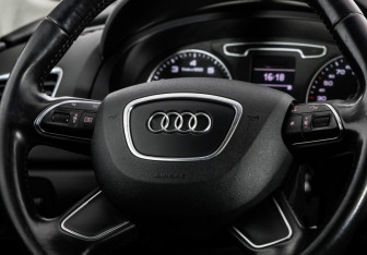 Подержанный автомобиль Audi Q3 2012 года (11 фото)