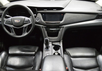 Подержанный автомобиль Cadillac XT5 2016 года (14 фото)