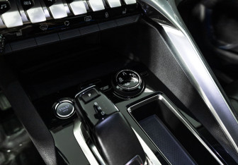 Подержанный автомобиль Peugeot 3008 2018 года (18 фото)