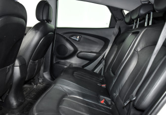 Подержанный автомобиль Hyundai ix35 2011 года (12 фото)