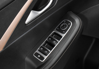 Подержанный автомобиль Omoda C5 2023 года (10 фото)