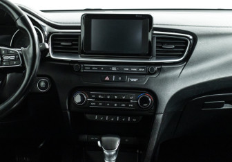 Подержанный автомобиль Kia Ceed Hatchback 2018 года (14 фото)