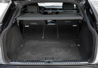 Подержанный автомобиль Audi e-tron Sportback 2021 года (37 фото)