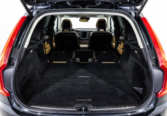 Подержанный автомобиль Volvo XC90 2015 года (28 фото)