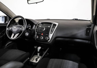 Подержанный автомобиль Kia Ceed Hatchback 2010 года (9 фото)
