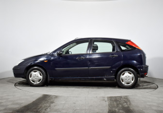 Подержанный автомобиль Ford Focus Hatchback 2004 года (8 фото)