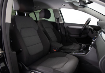 Подержанный автомобиль Volkswagen Passat Sedan 2012 года (11 фото)