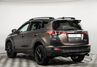 Подержанный автомобиль Toyota RAV4 2019 года (7 фото)