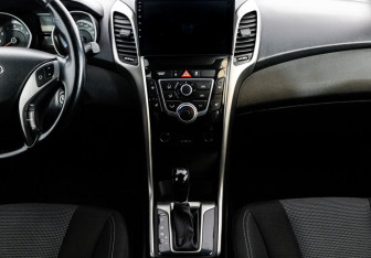 Подержанный автомобиль Hyundai i30 Hatchback 2012 года (12 фото)