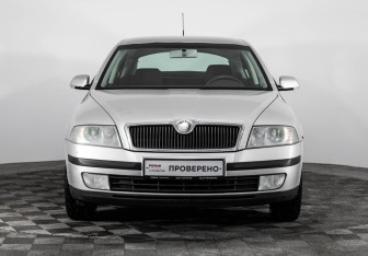 Подержанный автомобиль Skoda Octavia Liftback 2005 года (2 фото)