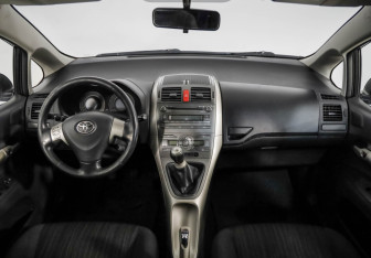 Подержанный автомобиль Toyota Auris Hatchback 2007 года (10 фото)