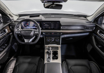 Подержанный автомобиль Exeed VX 2023 года (10 фото)