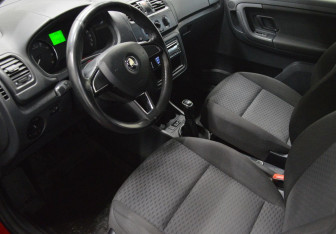 Подержанный автомобиль Skoda Fabia Hatchback 2013 года (10 фото)