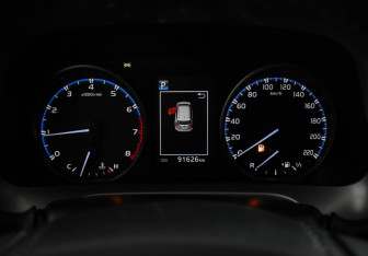 Подержанный автомобиль Toyota RAV4 2017 года (20 фото)