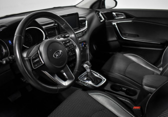 Подержанный автомобиль Kia Ceed Wagon 2019 года (9 фото)