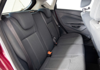 Подержанный автомобиль Ford Fiesta Hatchback 2011 года (17 фото)