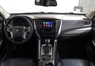Подержанный автомобиль Mitsubishi Pajero Sport 2018 года (8 фото)
