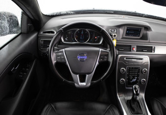 Подержанный автомобиль Volvo XC70 2015 года (10 фото)