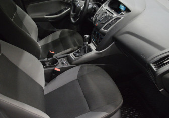 Подержанный автомобиль Ford Focus Sedan 2013 года (12 фото)