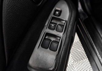 Подержанный автомобиль Mitsubishi Lancer Sedan 2006 года (10 фото)